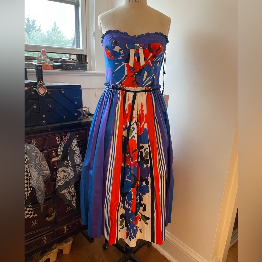 Red Valentino strapless dress, never worn w/tags. Size 6 - shown on sz 6 form